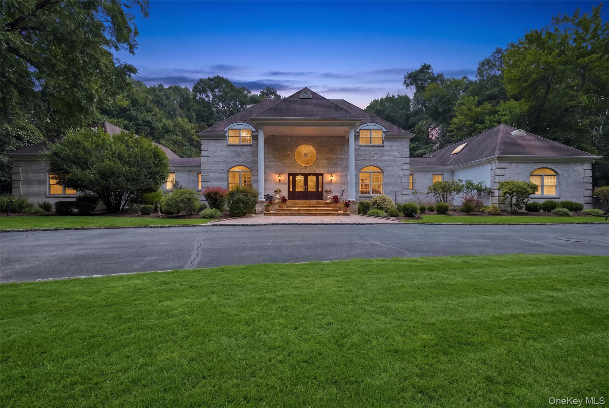 9 Swan Place photo 1