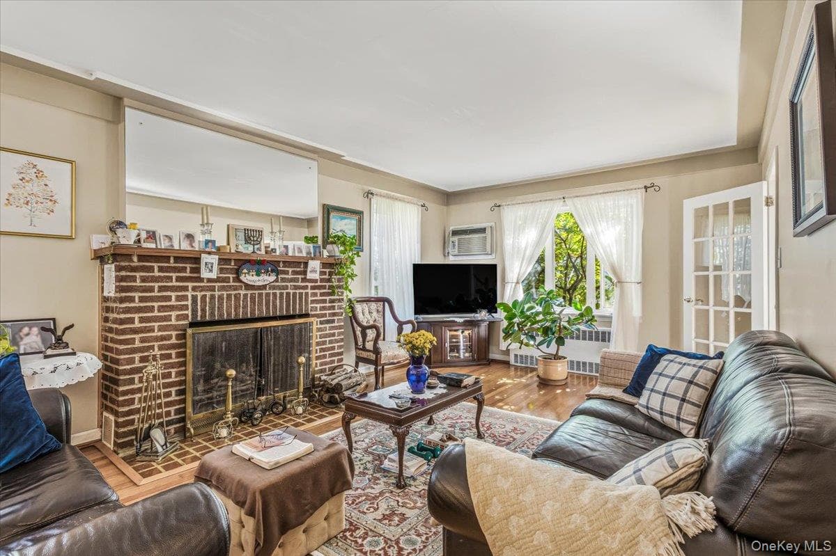 6409 Catalpa Avenue thumbnail 5