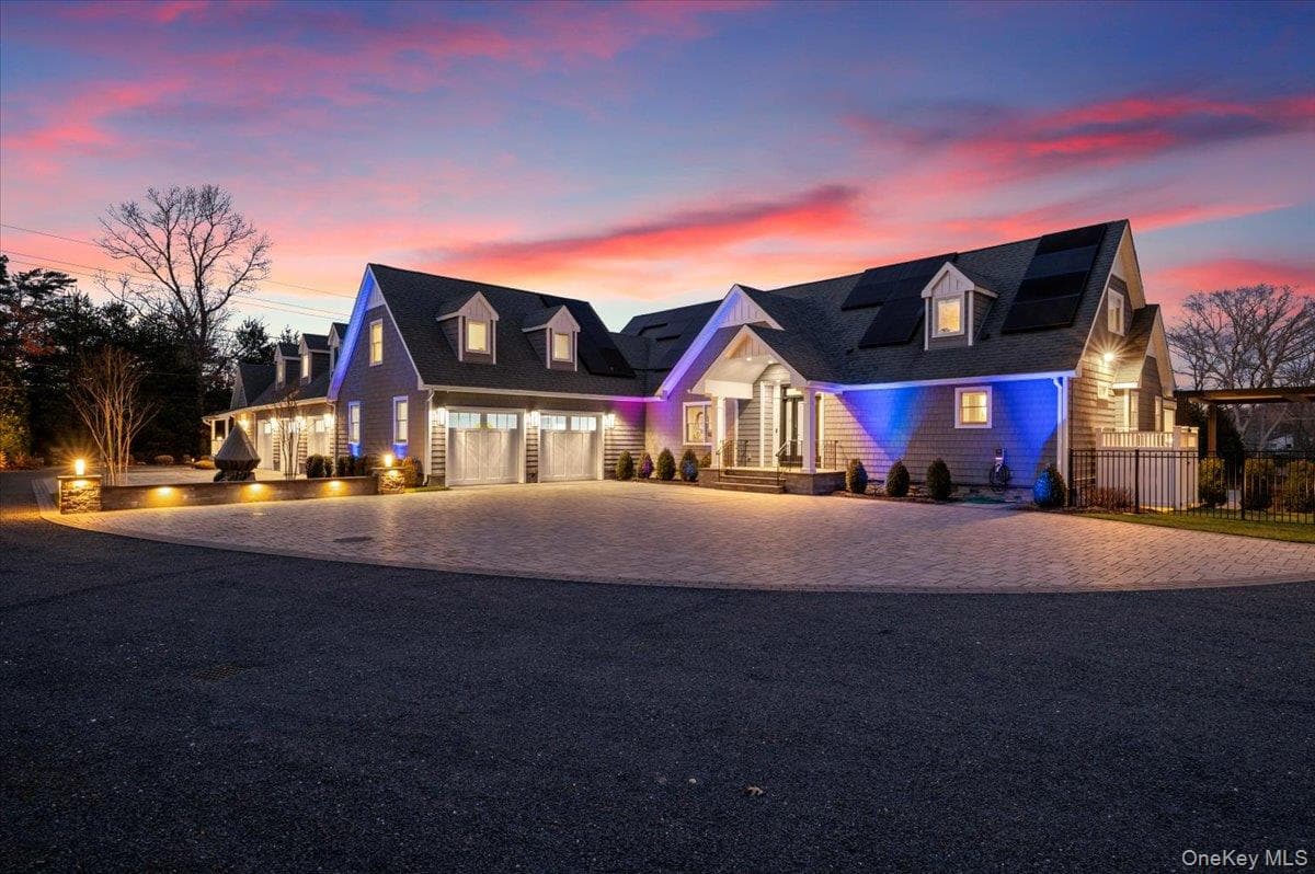 19 W Tiana Road, Hampton Bays