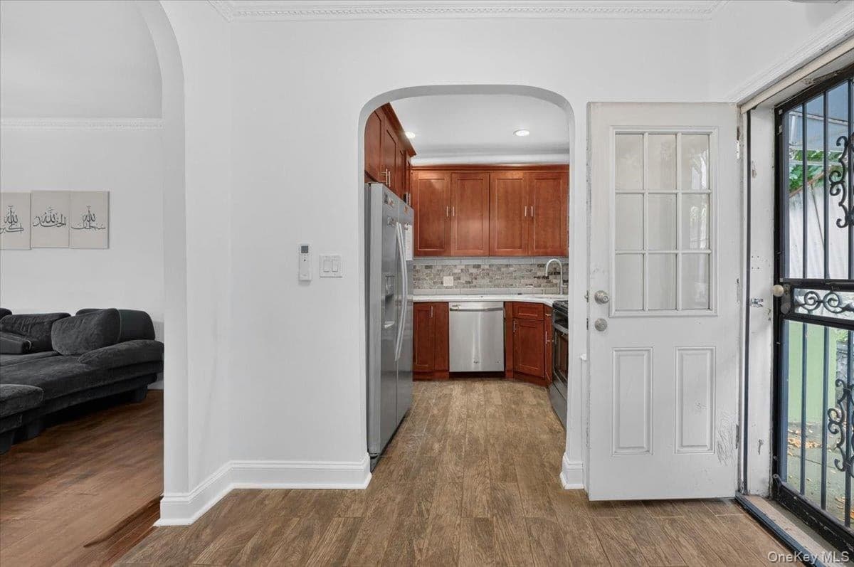 1384 E 16th Street thumbnail 13