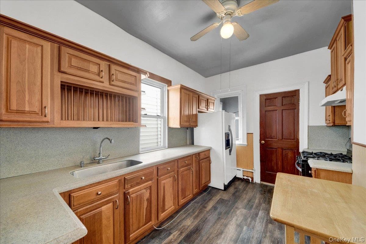 681 E 243rd Street thumbnail 19