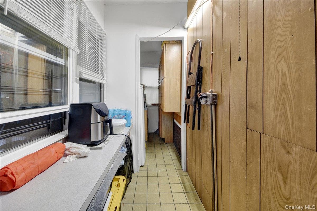 681 E 243rd Street thumbnail 9