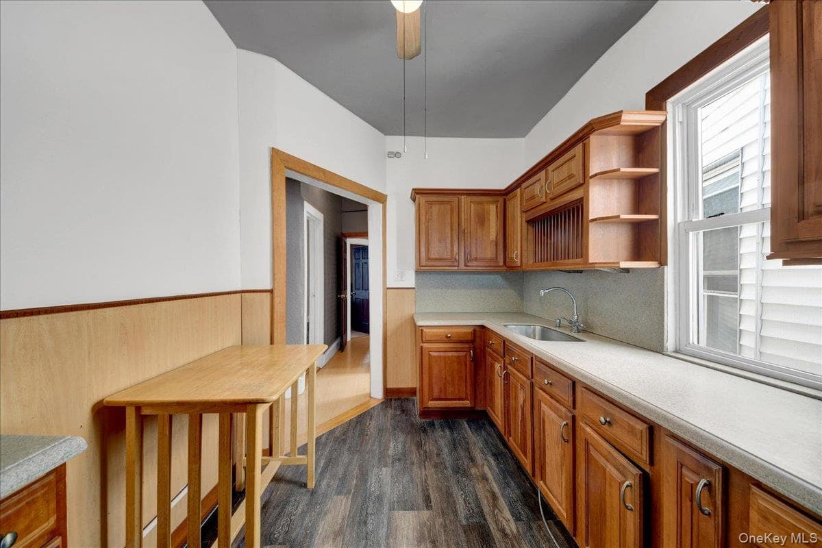 681 E 243rd Street thumbnail 21