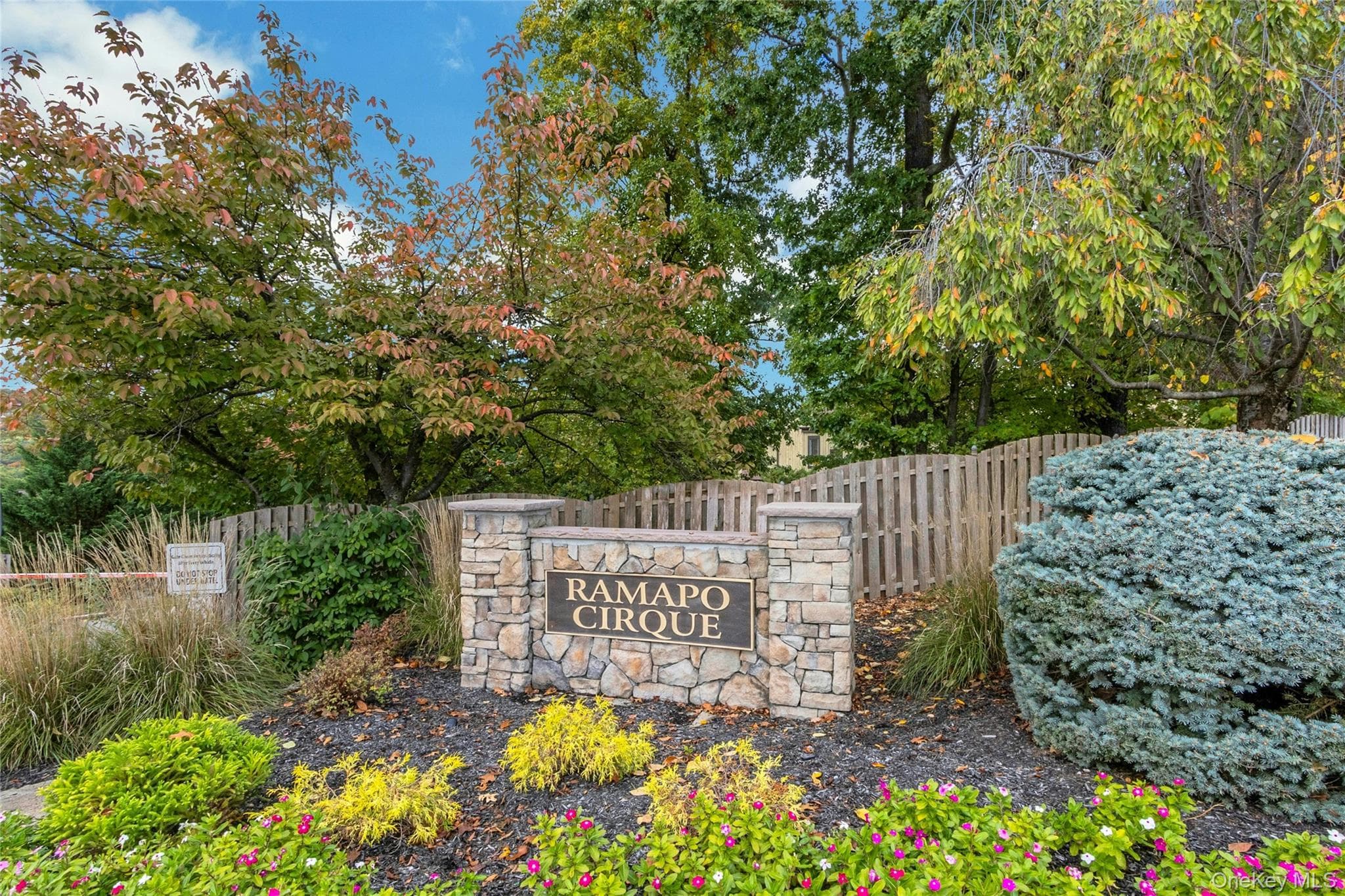 11 Arapaho CT, Suffern