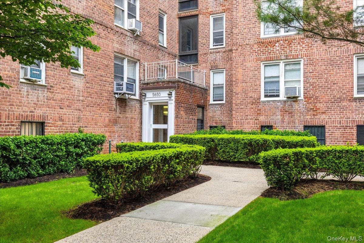 5650 Netherland Avenue Unit: 2E thumbnail 2