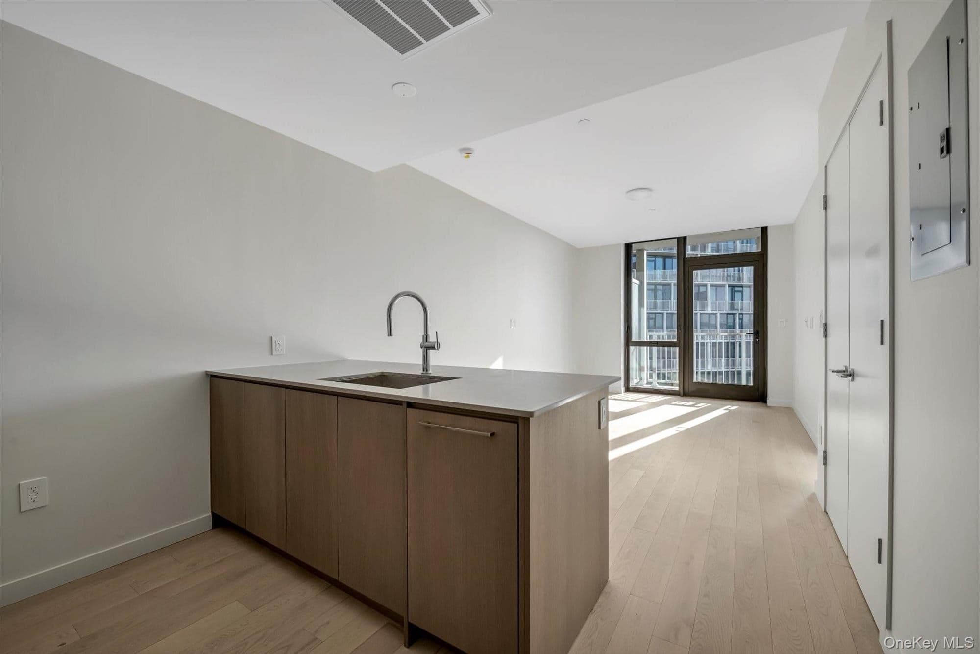 13102A 40th Road Unit: 9D thumbnail 2