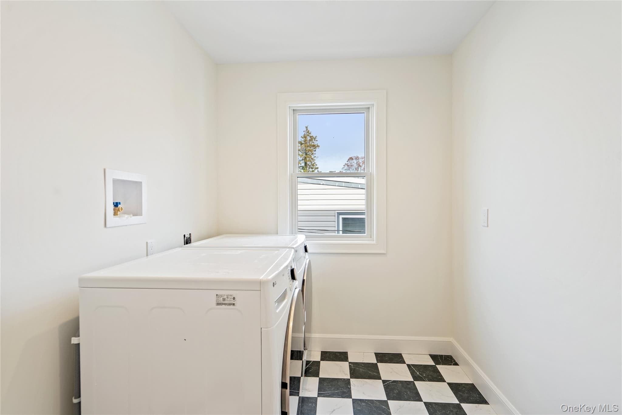 908 Maple Lane thumbnail 14
