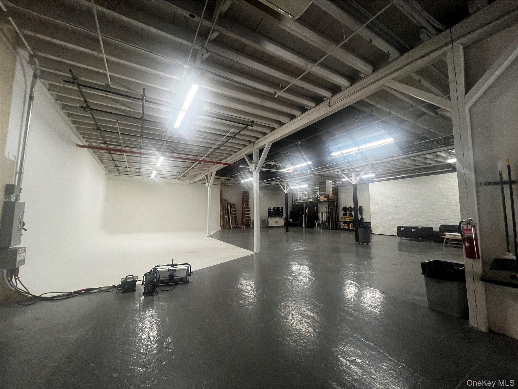 300 Kingsland Avenue thumbnail 2