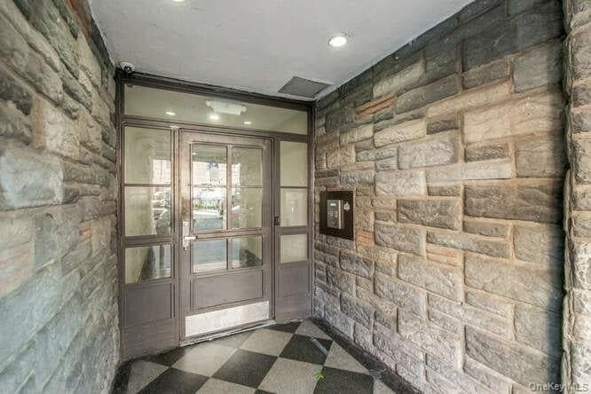 3230 Cruger Avenue Unit: 2F thumbnail 3