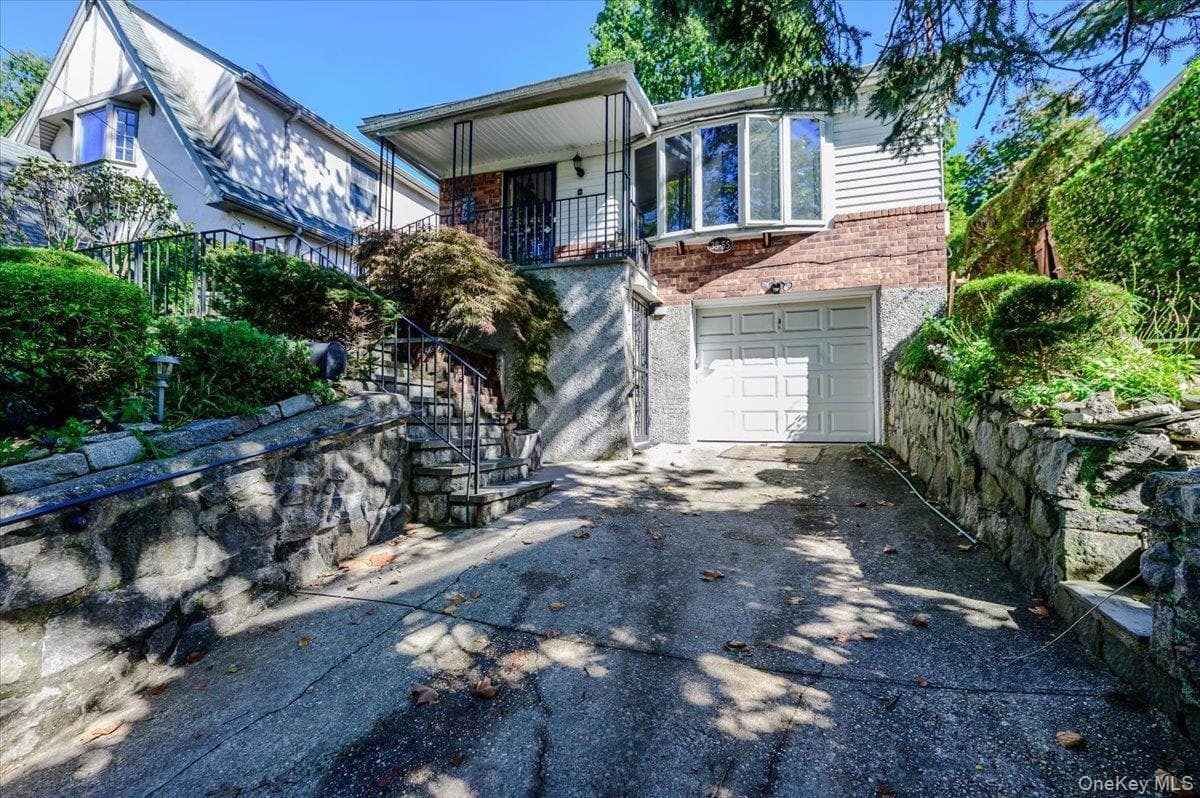 3855 Douglaston Parkway thumbnail 2
