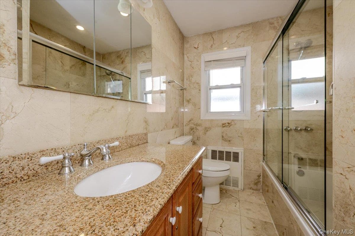 3855 Douglaston Parkway thumbnail 16