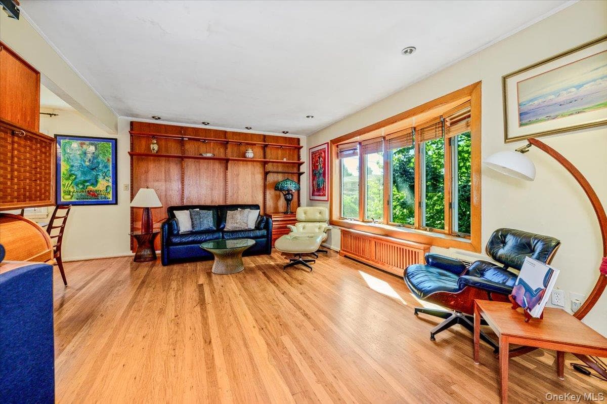 3855 Douglaston Parkway thumbnail 6