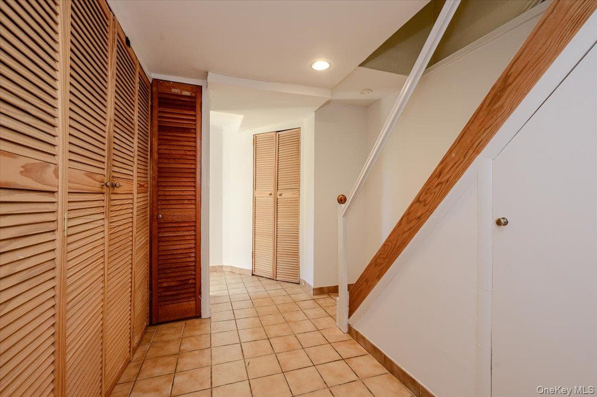3855 Douglaston Parkway thumbnail 18