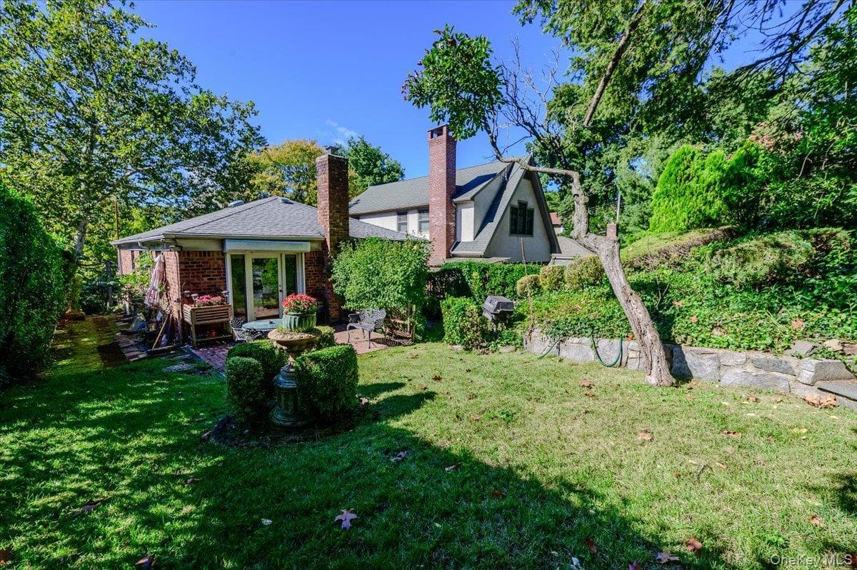 3855 Douglaston Parkway thumbnail 25