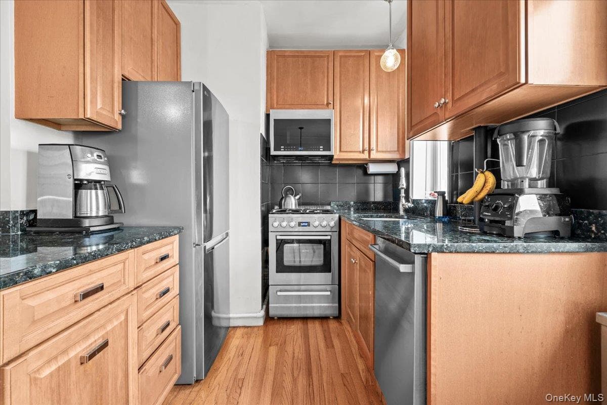 3810 Greystone Avenue Unit: 504 thumbnail 11