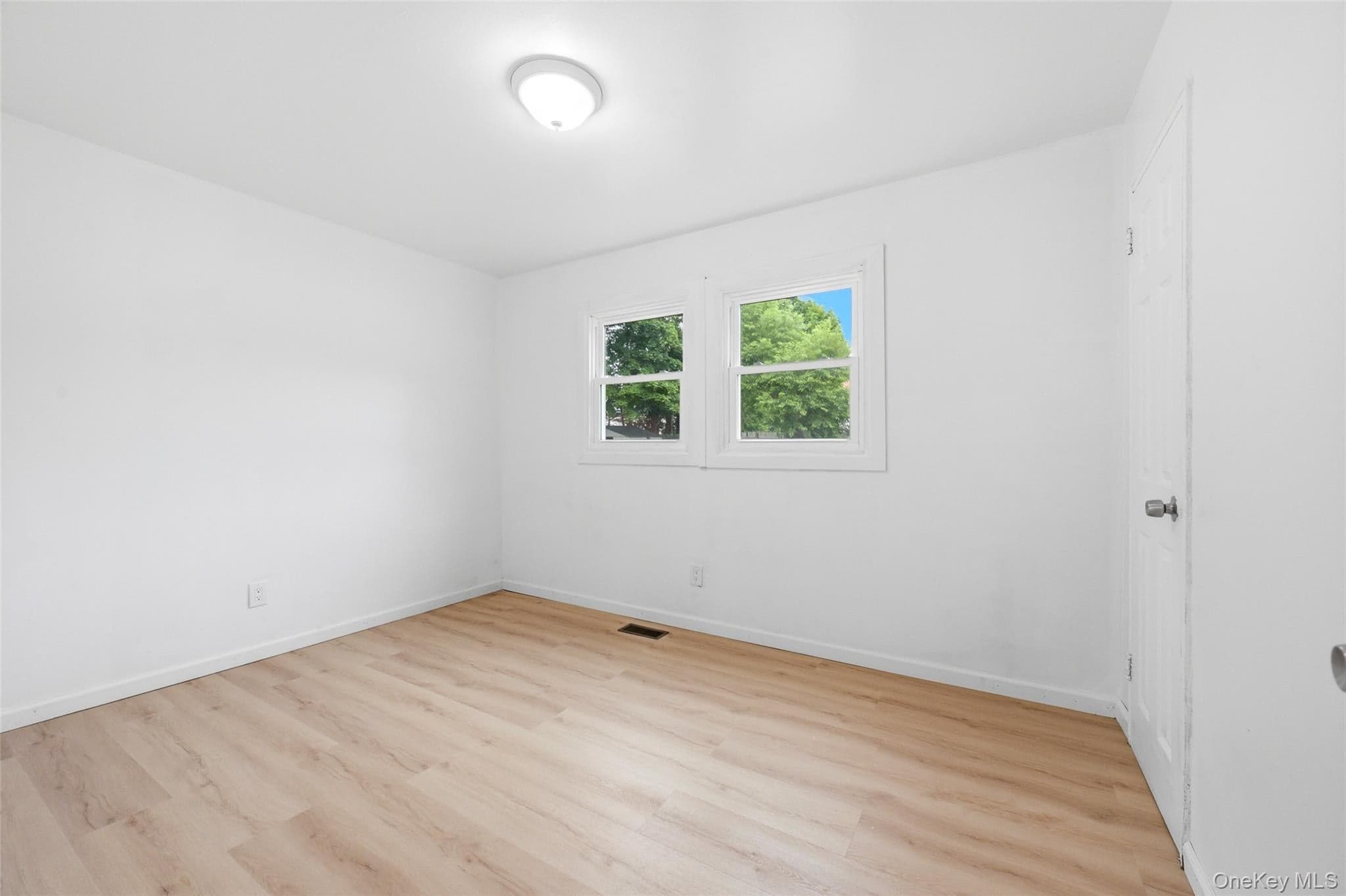 710 Bourdois Avenue thumbnail 12