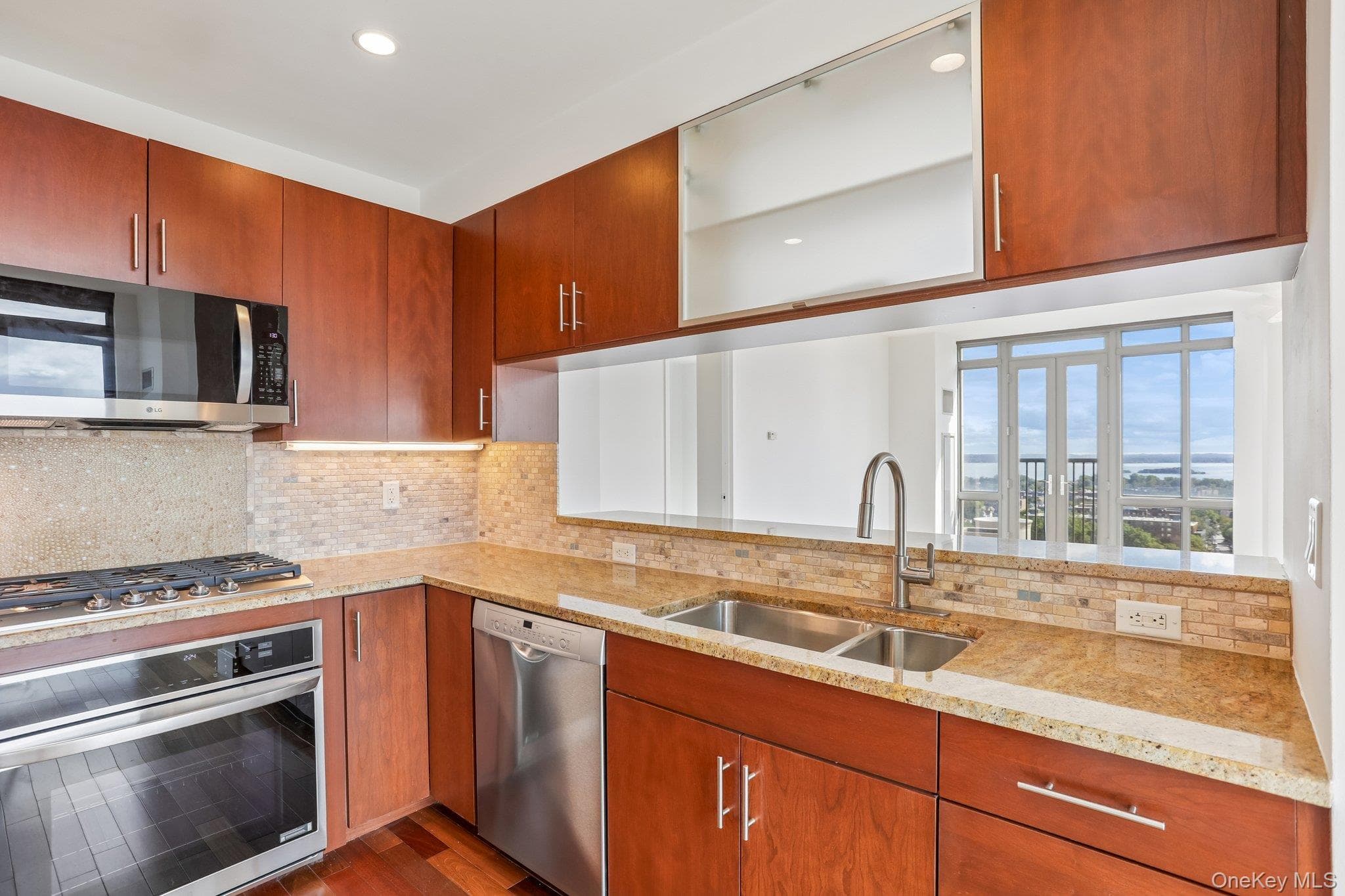 175 Huguenot Street Unit: 2006 thumbnail 13