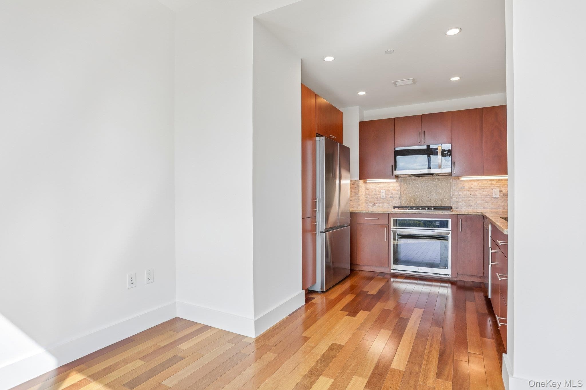 175 Huguenot Street Unit: 2006 thumbnail 12