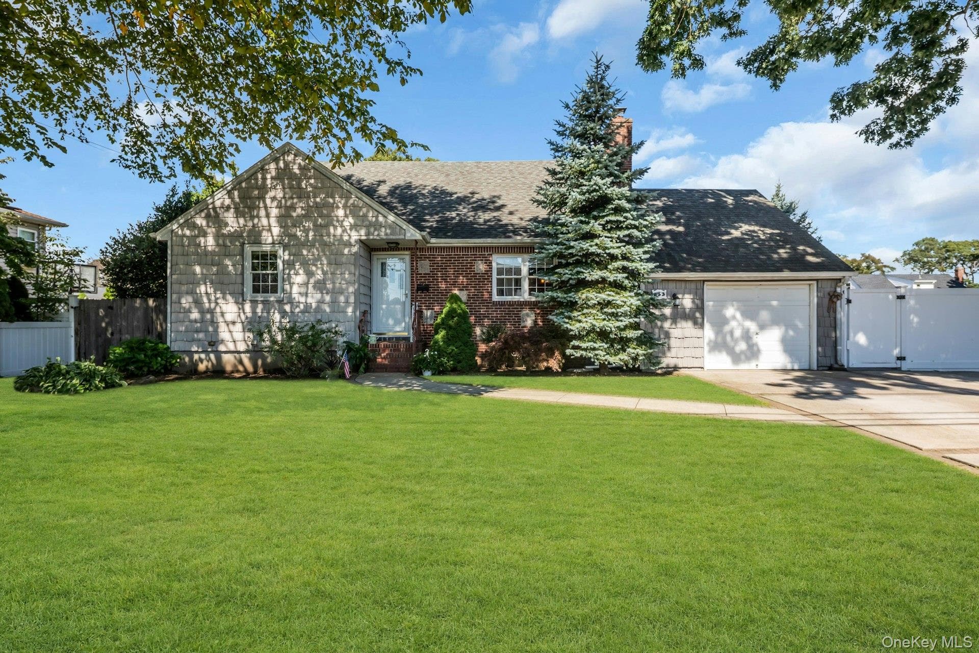 153 N Hickory Street, Massapequa