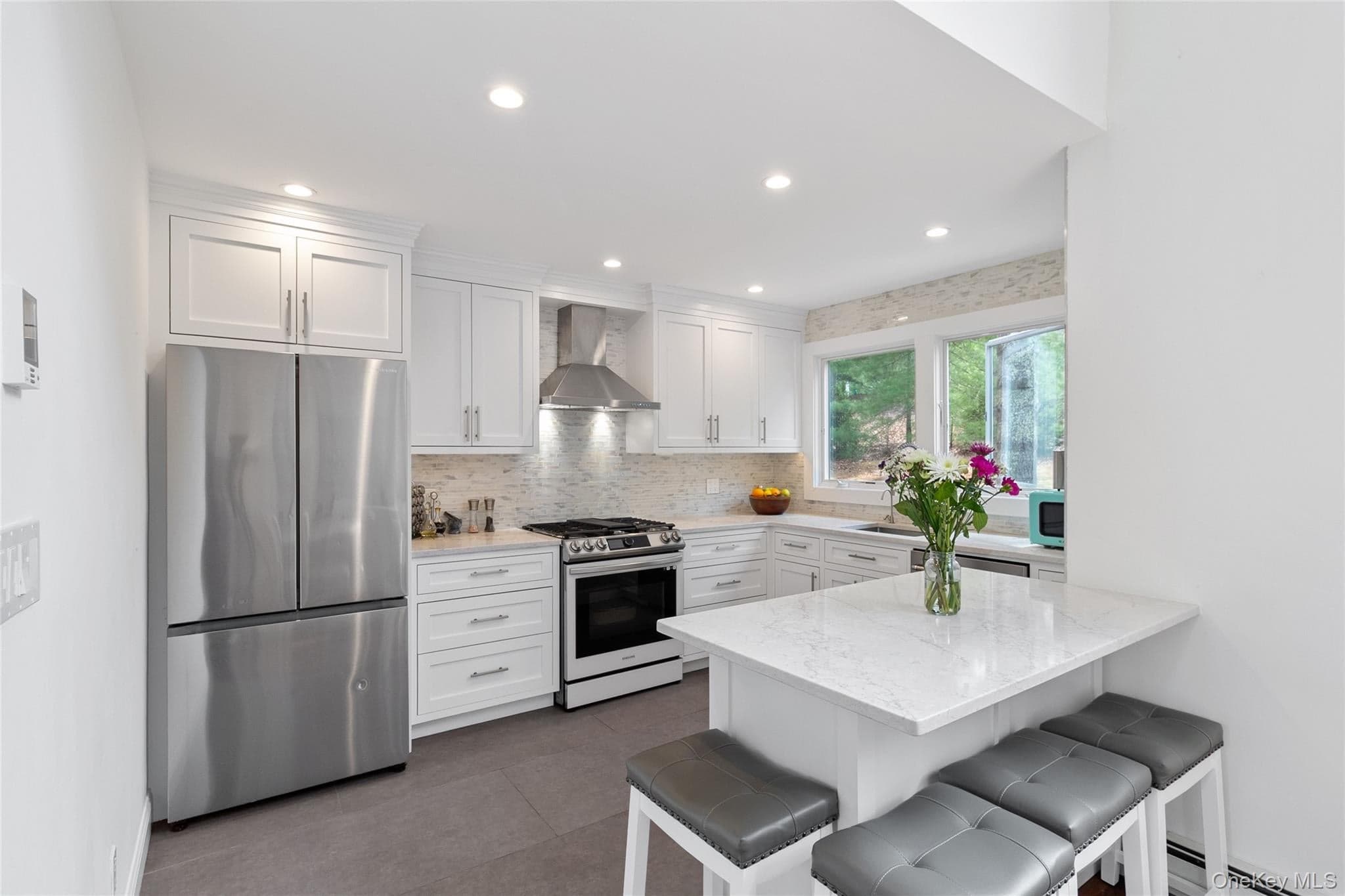 27 Ely Brook Road, East Hampton