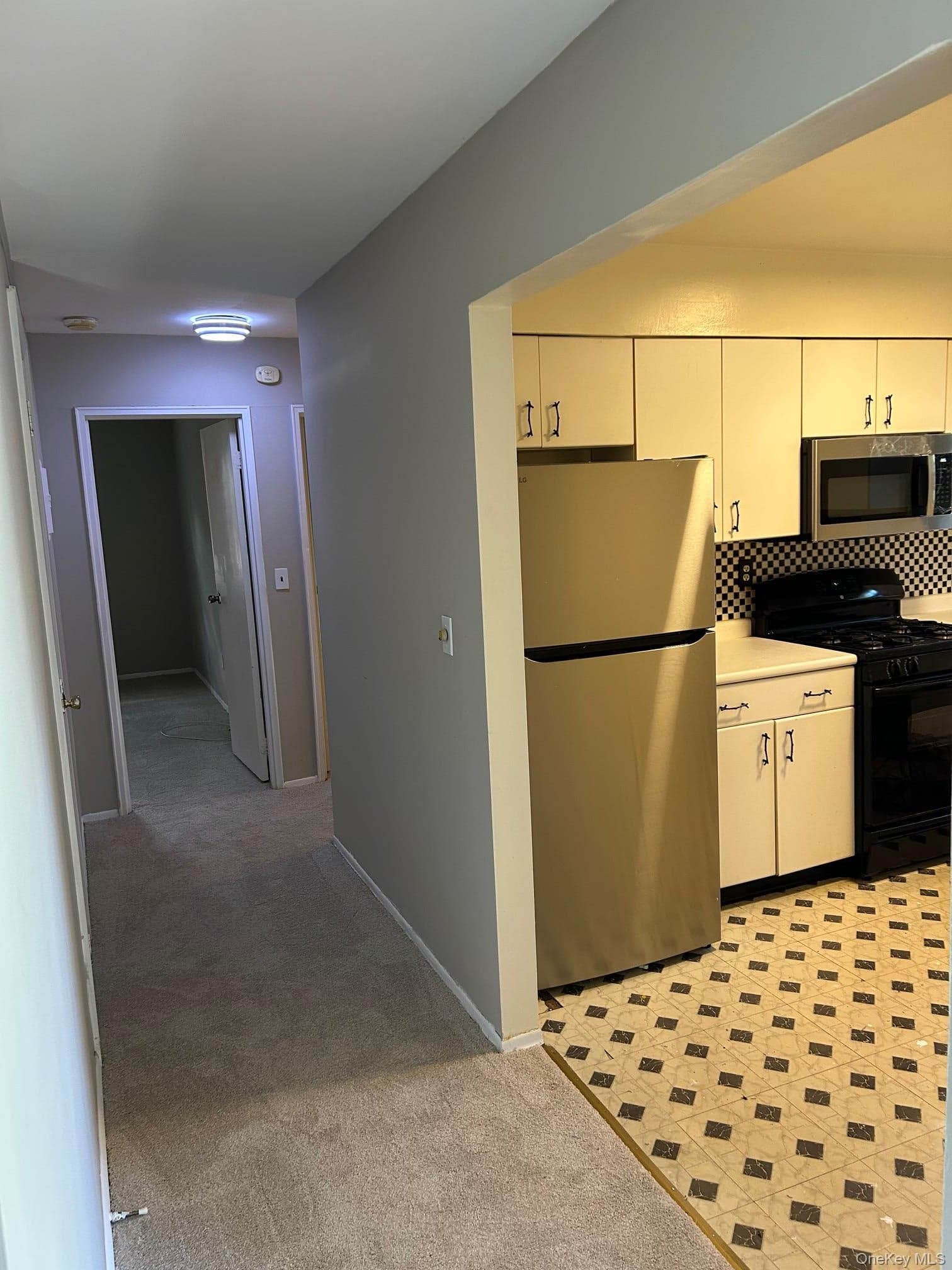 220 Sneden Place Unit: 220 thumbnail 2