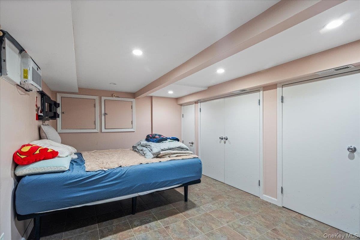 1720 E 37th Street thumbnail 18