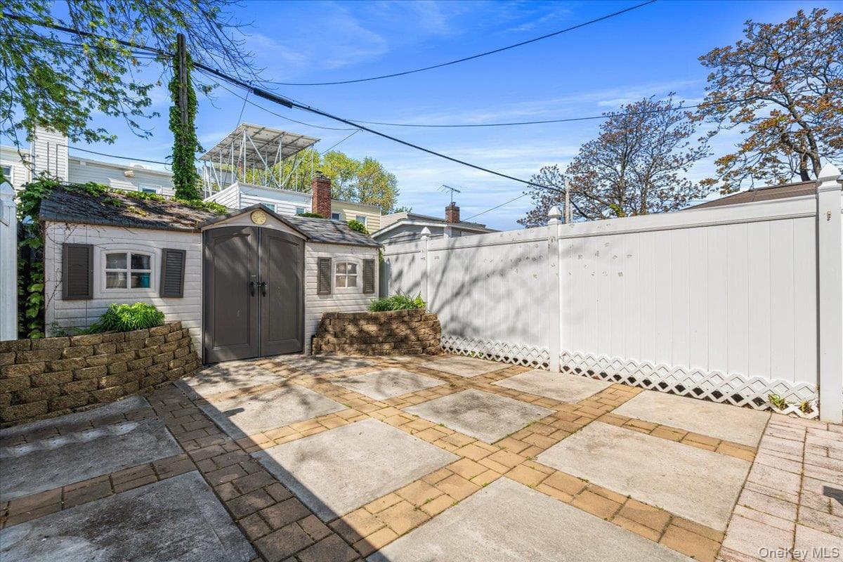 1720 E 37th Street thumbnail 9