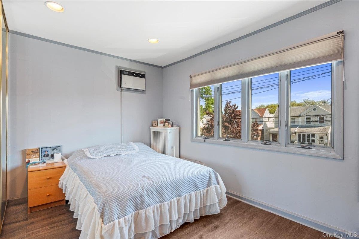 1720 E 37th Street thumbnail 15