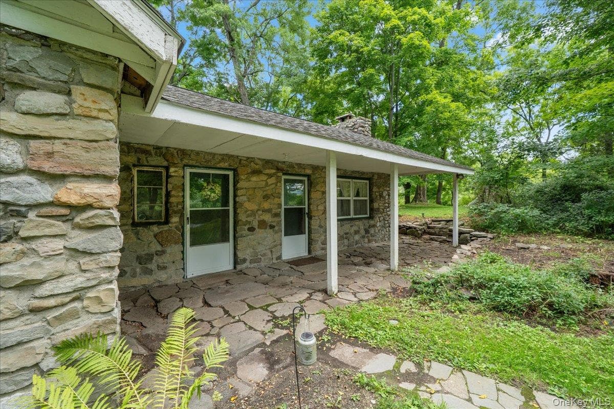 112 Onderdonk Road thumbnail 2