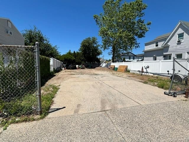 623 Stewart Avenue photo 1