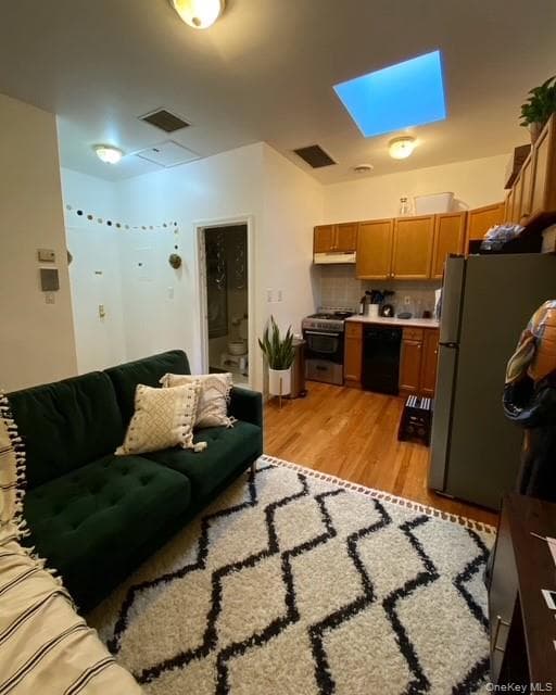 941 Manhattan Avenue thumbnail 6