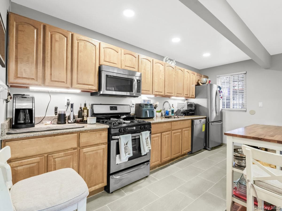 360 E 167th Street thumbnail 6