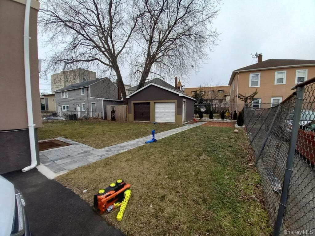 13 Clinton Avenue thumbnail 10