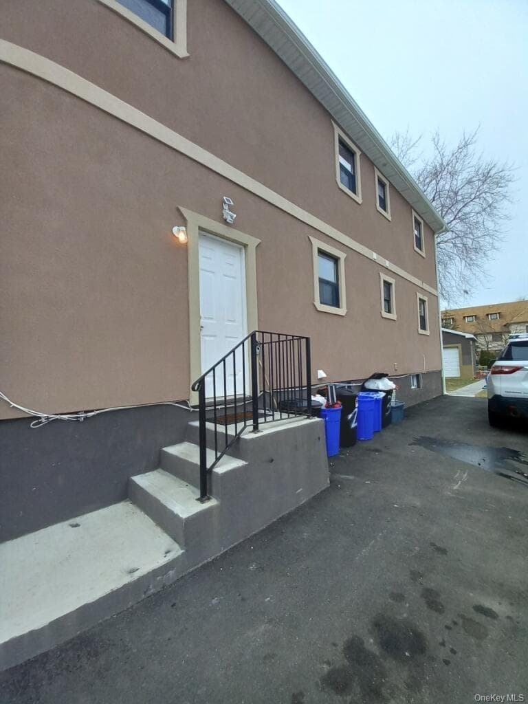 13 Clinton Avenue thumbnail 2