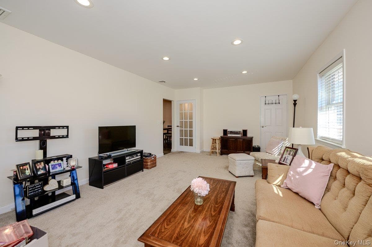 2549 Jerusalem Avenue Unit: 2R thumbnail 2