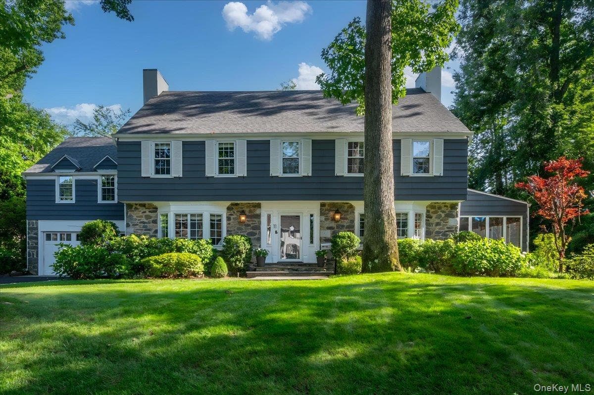 11 South Drive, Larchmont