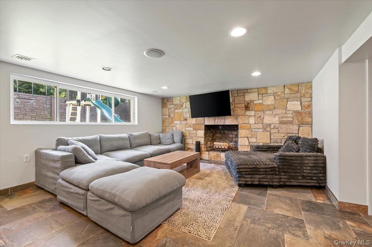 636 Diane Place thumbnail 17