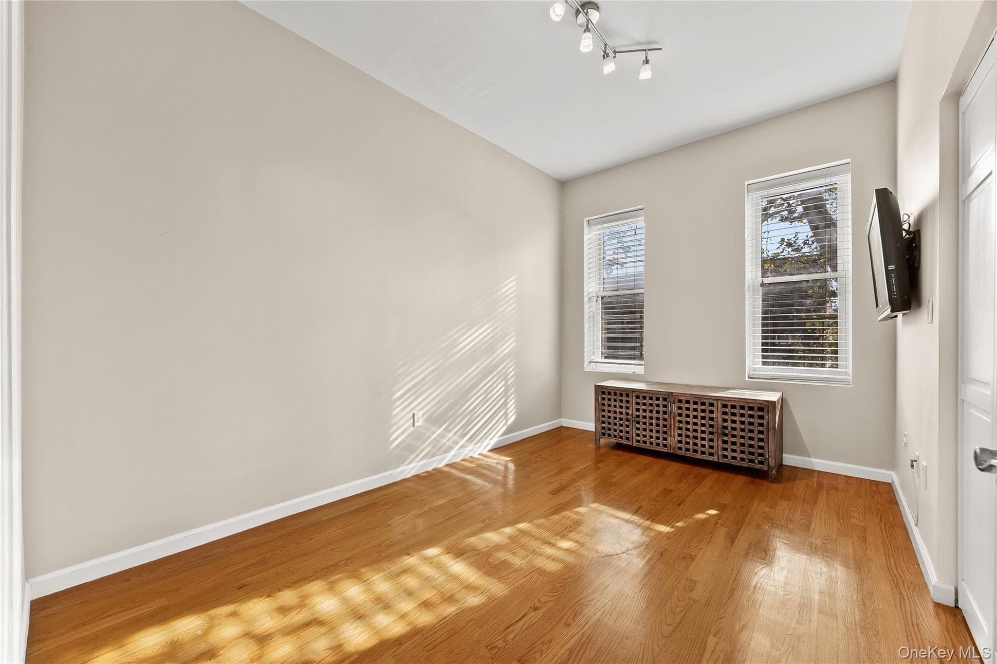 621 90th Street Unit: 5 thumbnail 9