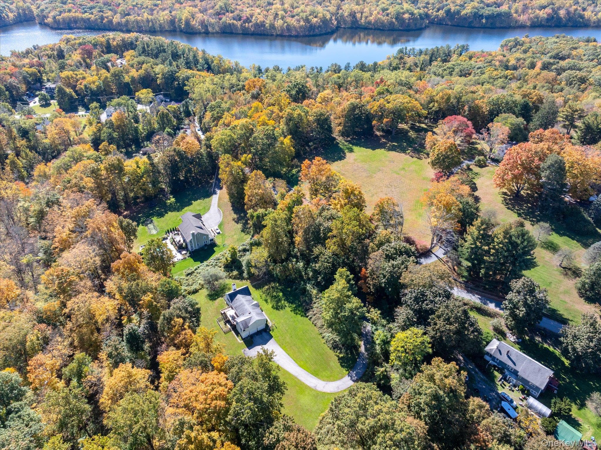 611 Birdsall Drive thumbnail 2