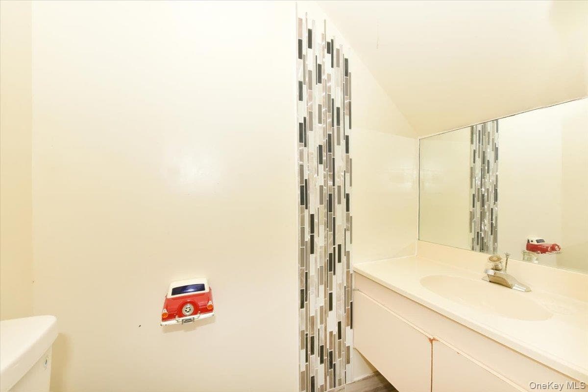 12 Leonard Road thumbnail 22