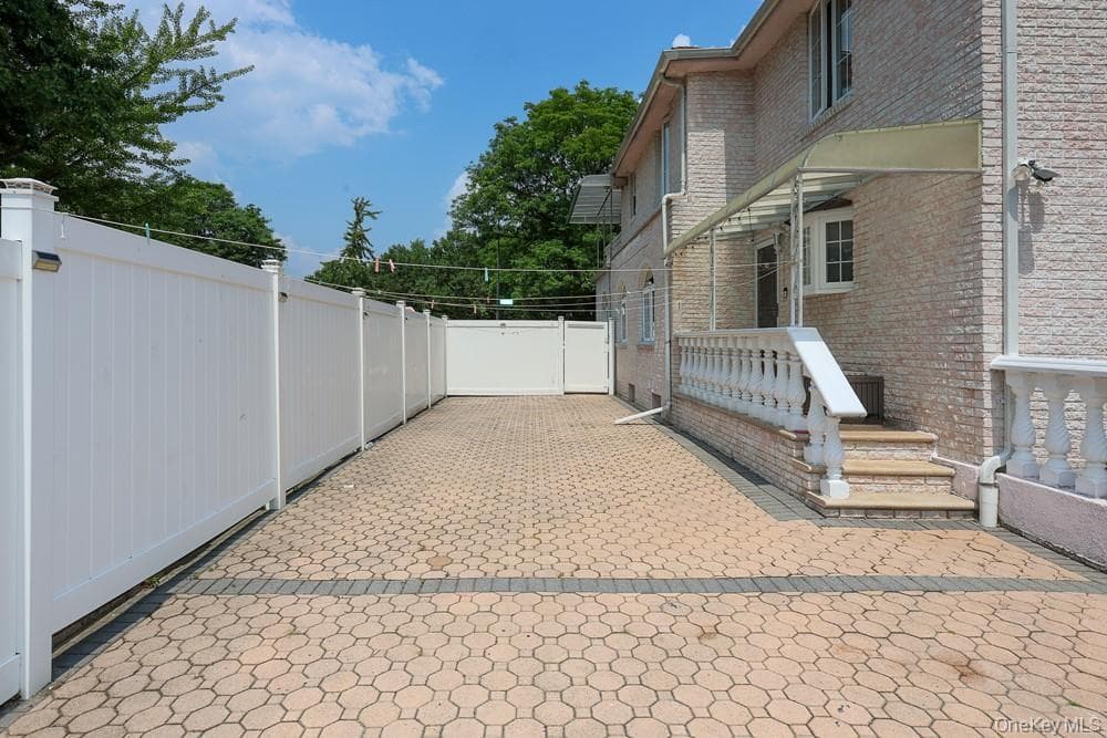265-04 79th Avenue thumbnail 34