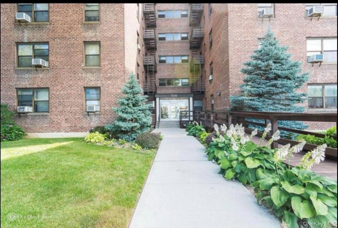 7311 Bell Blvd BLVD Unit: 2B, Bayside