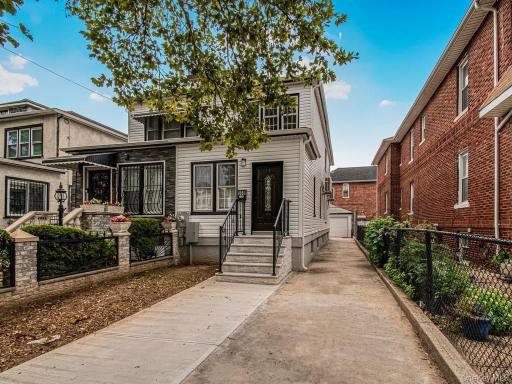 560 Linden Boulevard thumbnail 18
