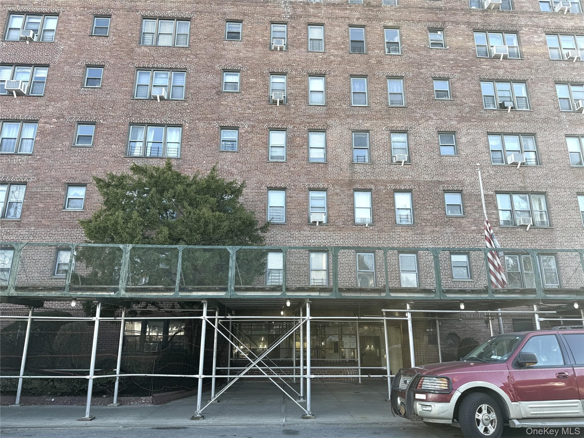 143-50 Hoover Ave Ave Unit: 204, Briarwood