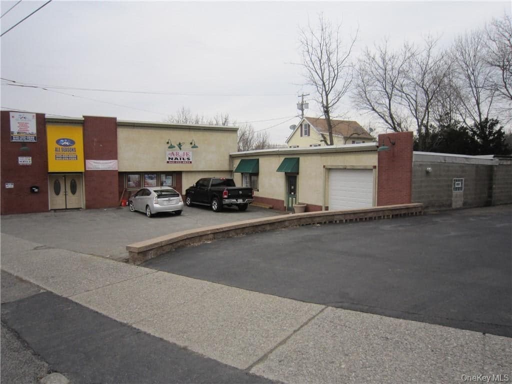 11 Quassaick Avenue thumbnail 5