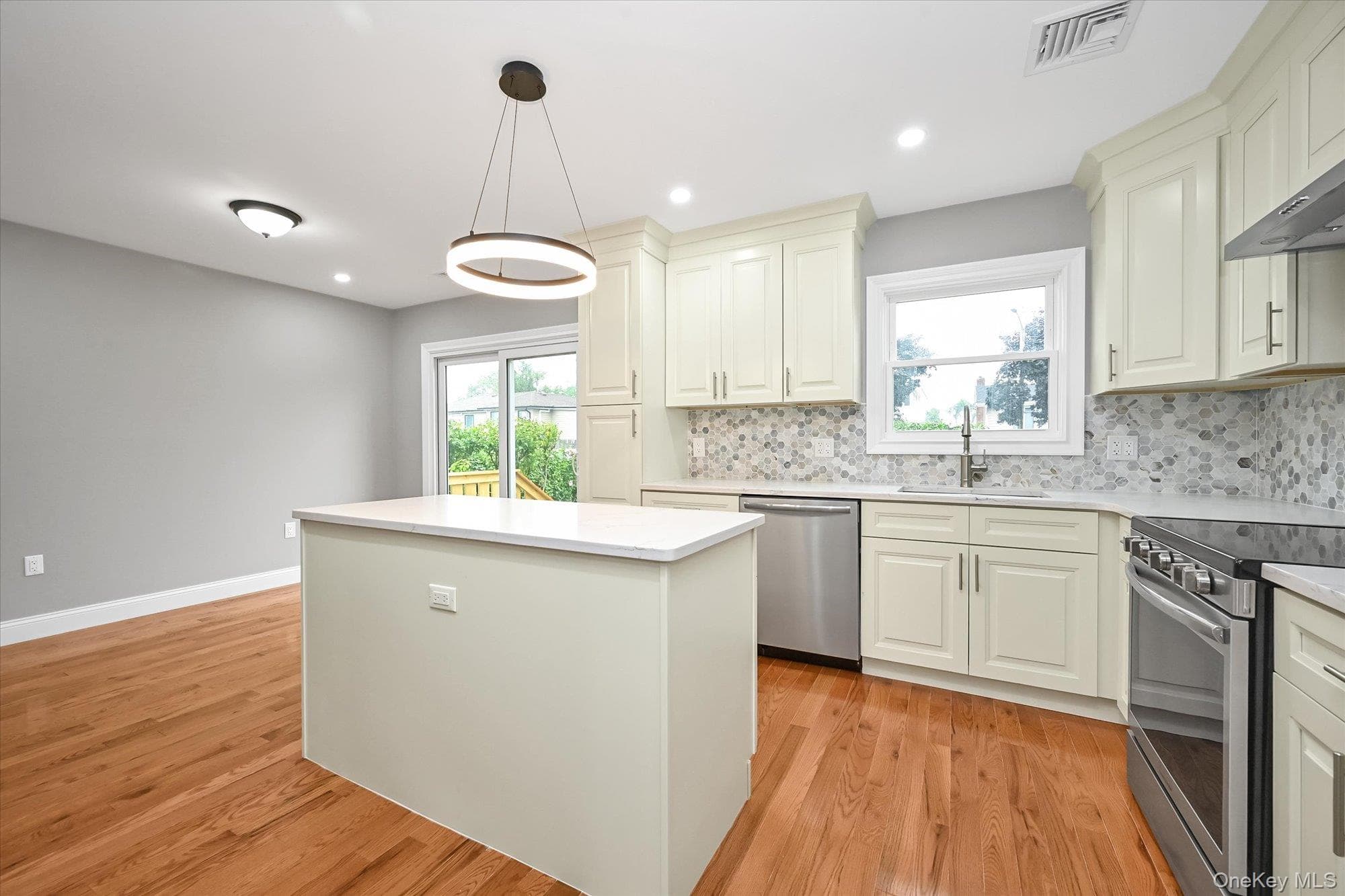 226 Vincent Drive thumbnail 7