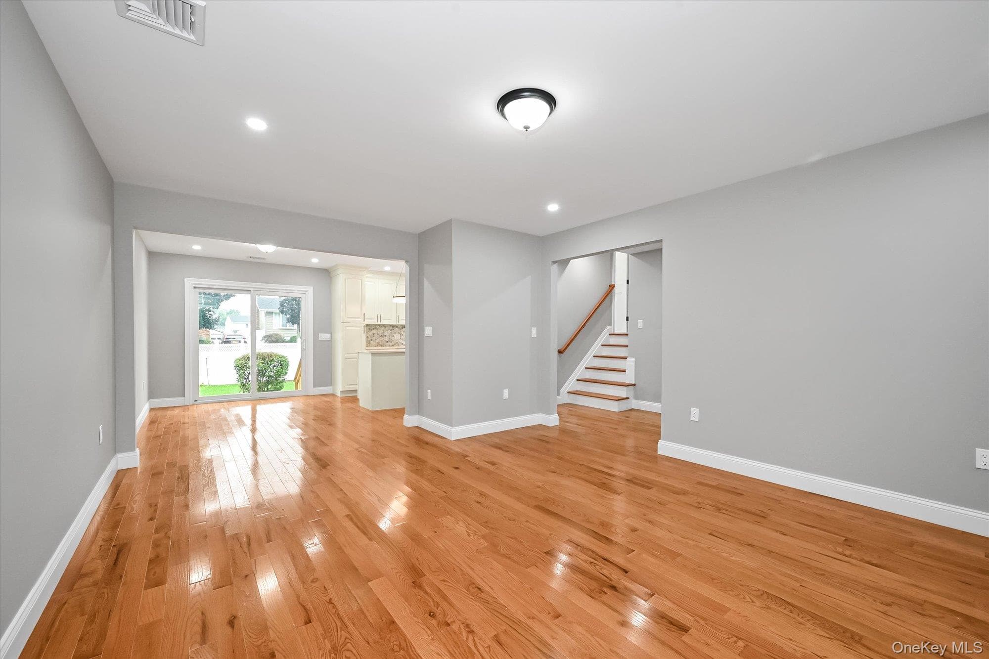 226 Vincent Drive thumbnail 3