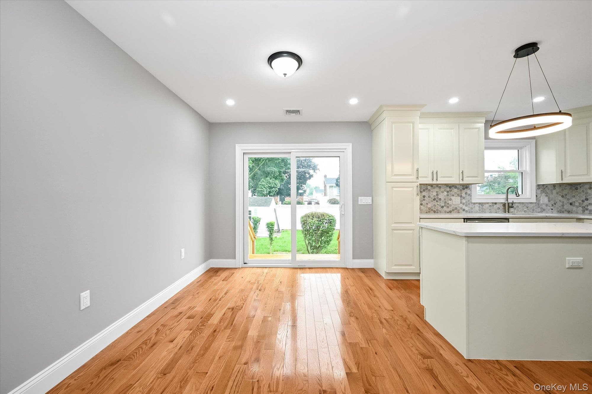 226 Vincent Drive thumbnail 5