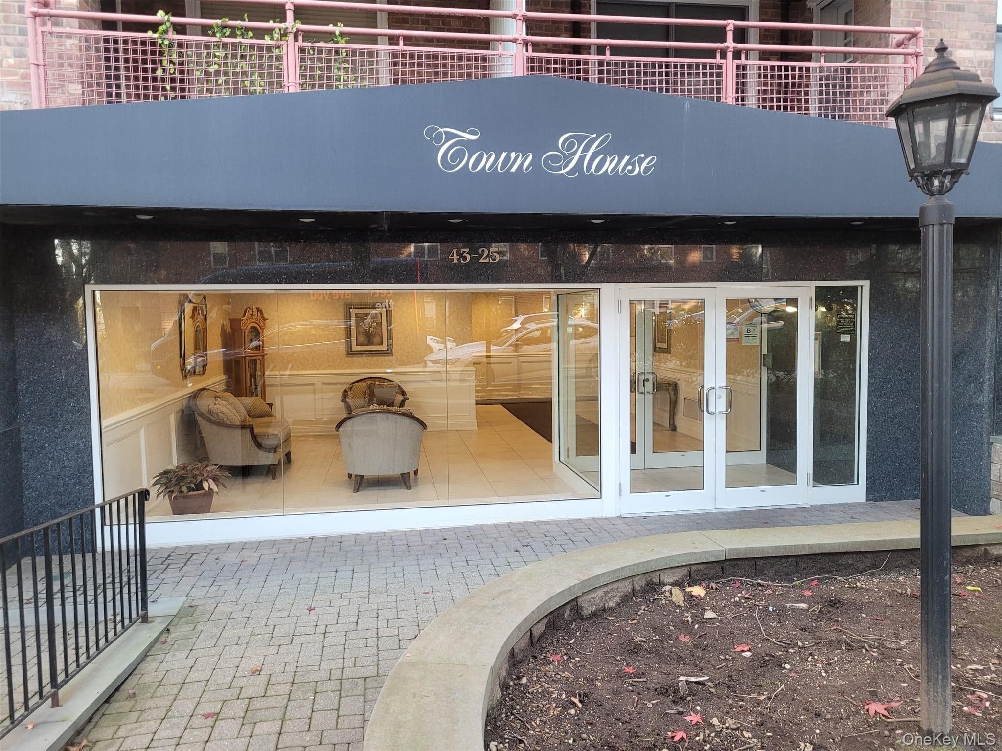 43-25 Douglaston Parkway Unit: 4J, Douglaston