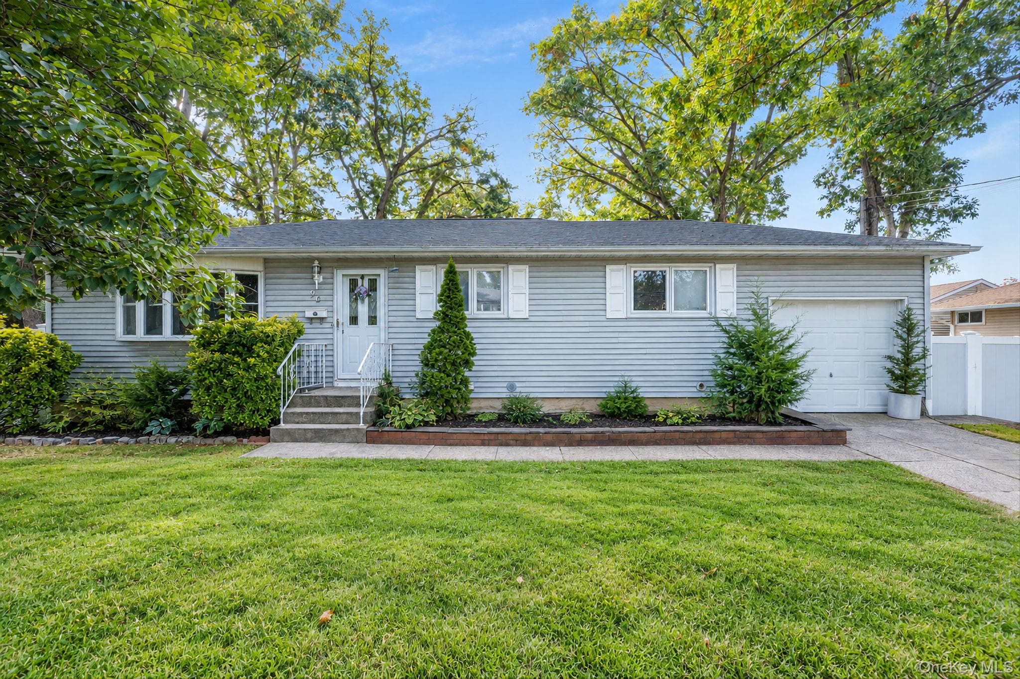 96 Central Avenue, Deer Park